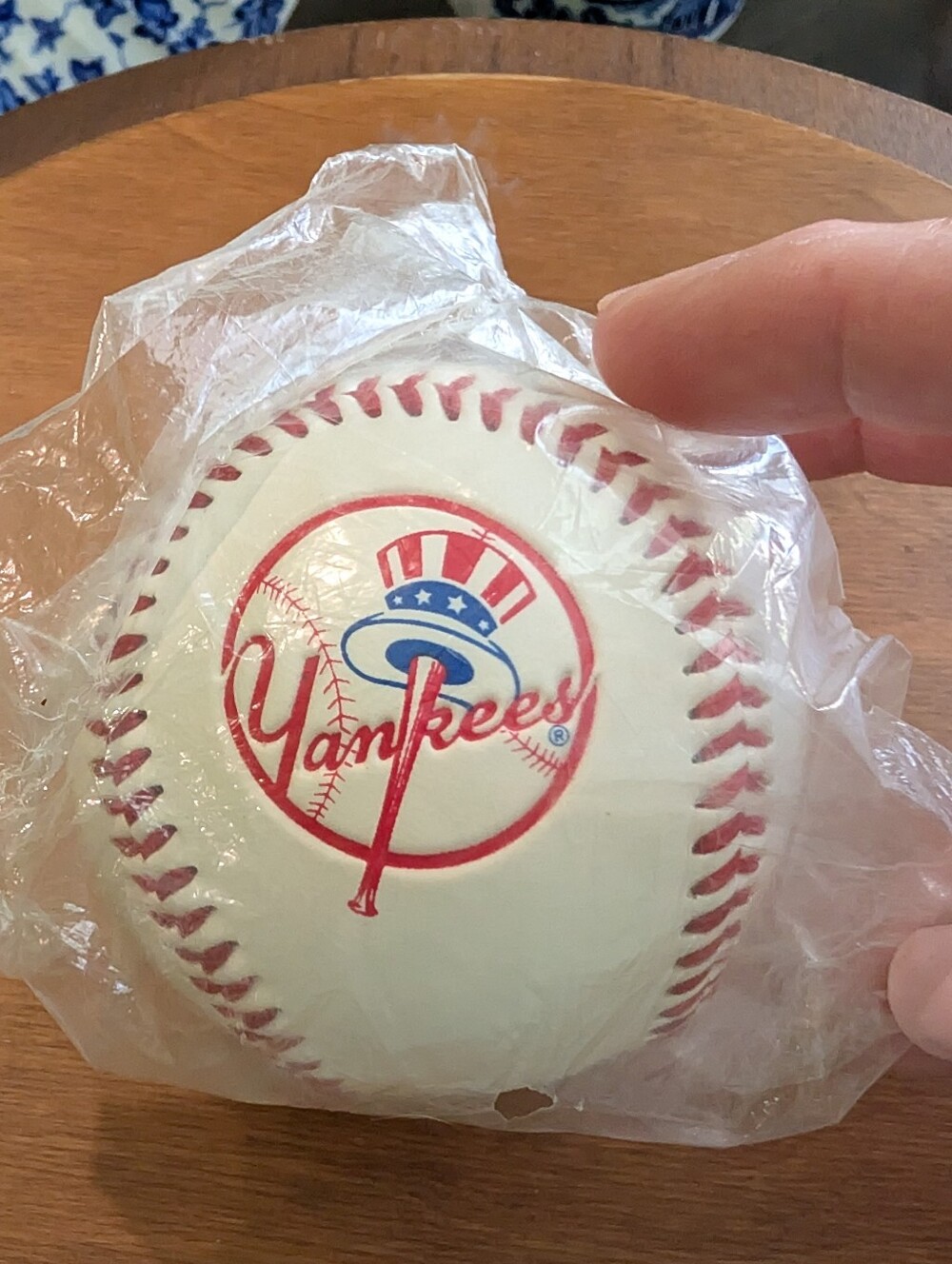 New York Yankees Logo Baseball - White & Red
